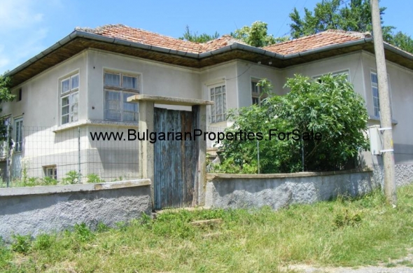 Продава се къща в село Берковски с огромна градина