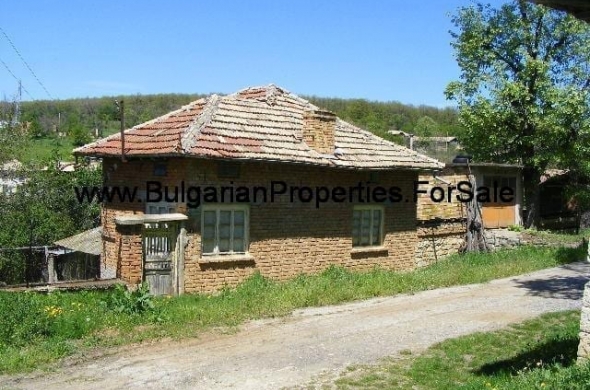 Продава се двуетажна къща в село Осиково