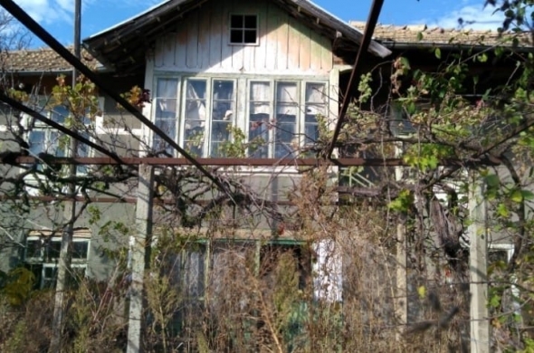 Продава се интересен имот в село Паламарца
