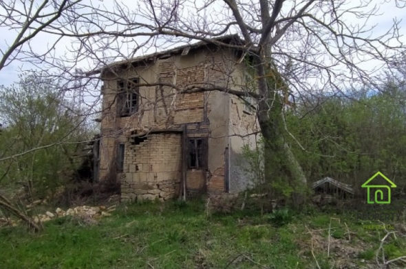 Продава се стара къща в село Горица