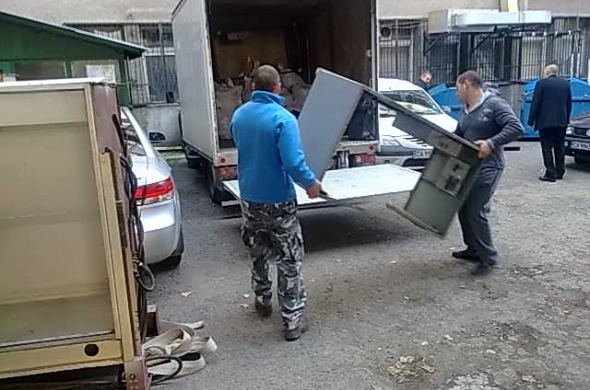 Почистване на дворове, гаражи и складове от отпадъци в София и област